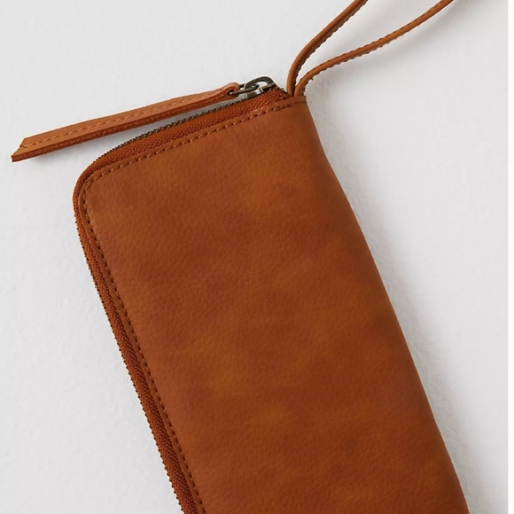 NWOT FREE PEOPLE Distressed Vegan Wallet - Picture 3 of 7